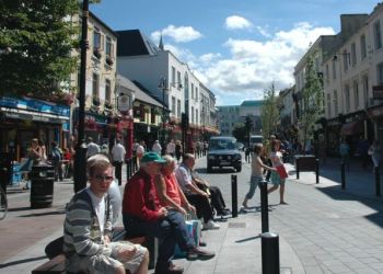 SUNNY DAY ON MAIN ST